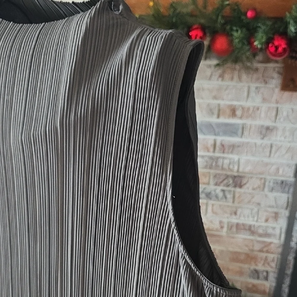 Ava & Viv Grey Pleated Maxi Dress - Picture 3 of 3